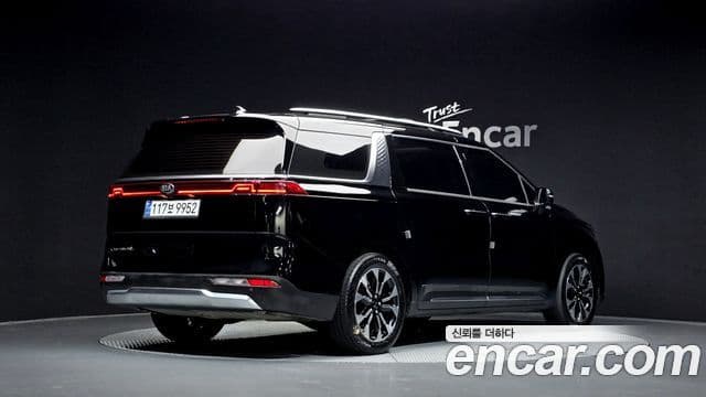 Kia Carnival 2021 — ფოტო 2/20