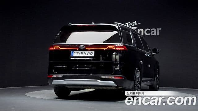 Kia Carnival 2021 — ფოტო 4/20