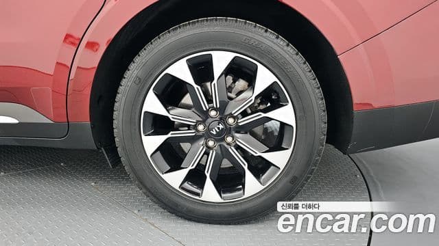 Kia Carnival 2021 — Şəkil 28/33