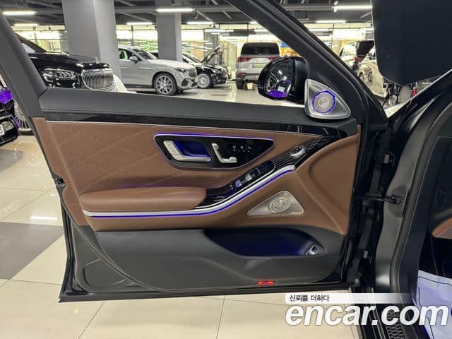 Mercedes-Benz S-Class 2022 — Photo 16/18
