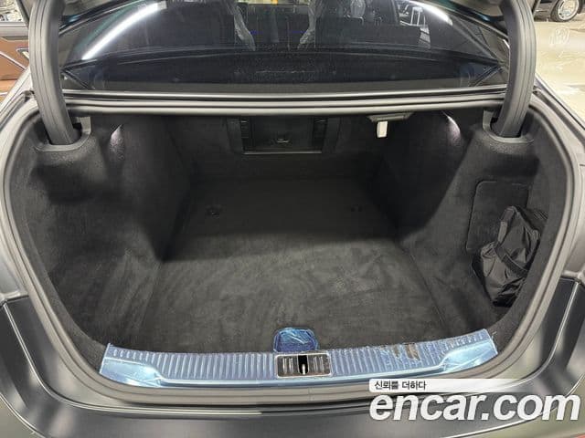 Mercedes-Benz S-Class 2022 — Photo 18/18