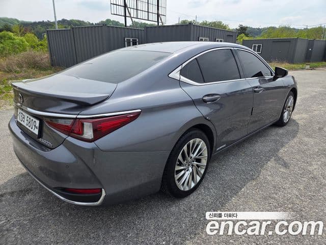 Lexus ES300h 2019 — Şəkil 2/11