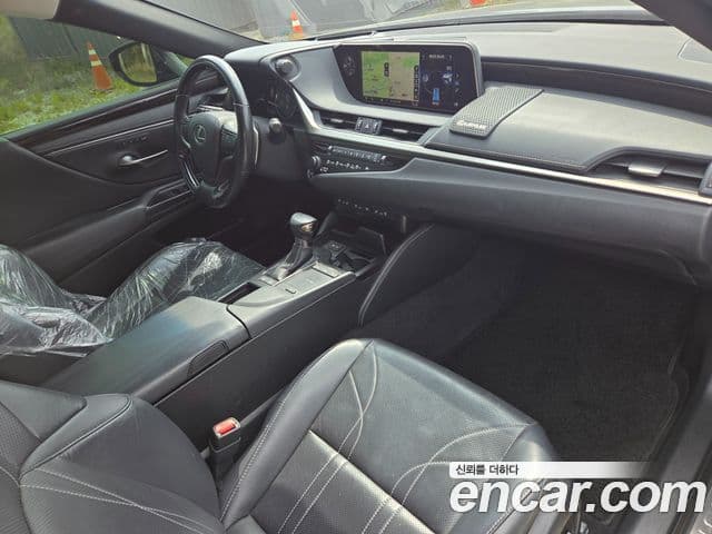 Lexus ES300h 2019 — Şəkil 10/11
