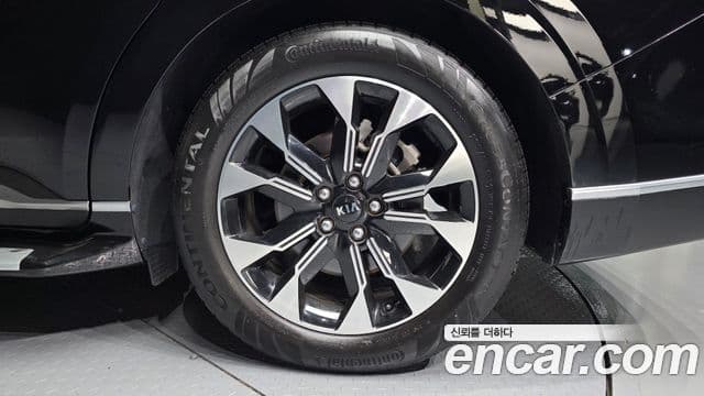 Kia Carnival 2021 — Photo 31/35