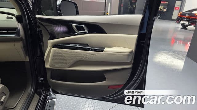 Kia Carnival 2021 — Photo 11/35