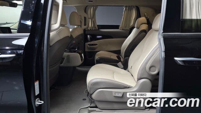Kia Carnival 2021 — Photo 27/35
