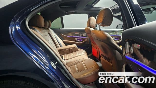 Mercedes-Benz E-Class 2019 — Фото 11/20