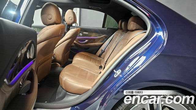 Mercedes-Benz E-Class 2019 — Фото 12/20