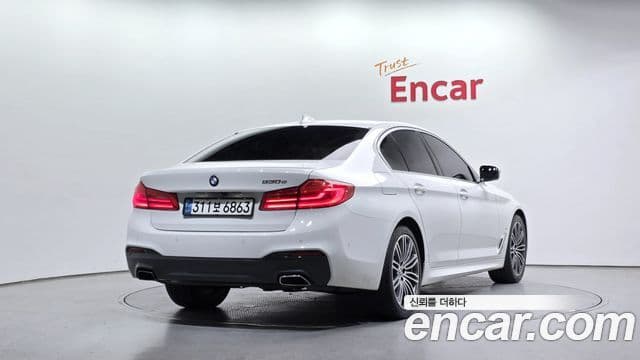 BMW 5 Series 2020 — ფოტო 2/20