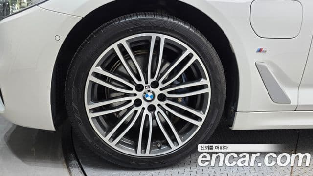 BMW 5 Series 2020 — ფოტო 5/20