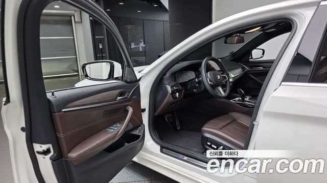 BMW 5 Series 2020 — ფოტო 10/20