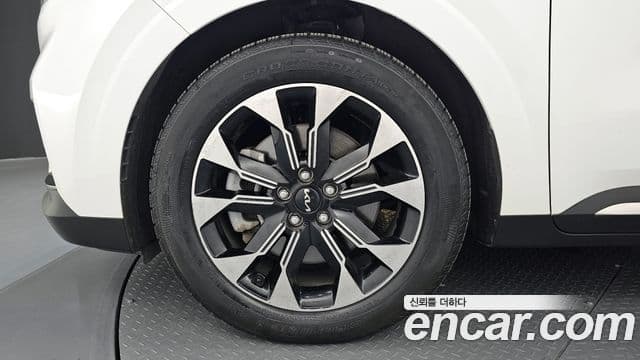 Kia Carnival 2023 — фото 5 из 20