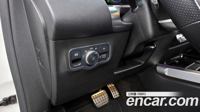 Mercedes-Benz GLB-Class 2021 — Şəkil 15/20