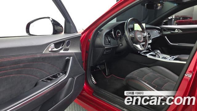 Kia Stinger 2023 — Şəkil 10/20