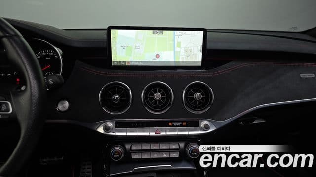 Kia Stinger 2023 — Şəkil 13/20
