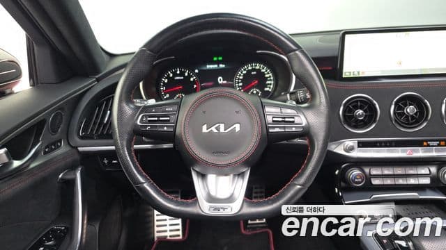 Kia Stinger 2023 — Şəkil 14/20