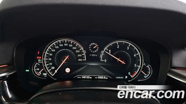 BMW 5 Series 2018 — Şəkil 8/20