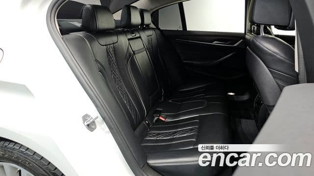 BMW 5 Series 2018 — Şəkil 11/20