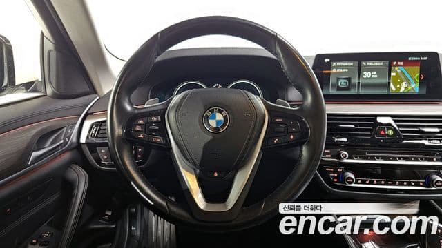 BMW 5 Series 2018 — Şəkil 12/20