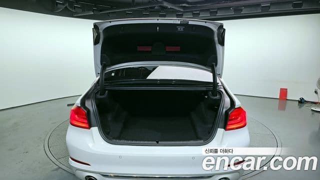 BMW 5 Series 2018 — Şəkil 20/20