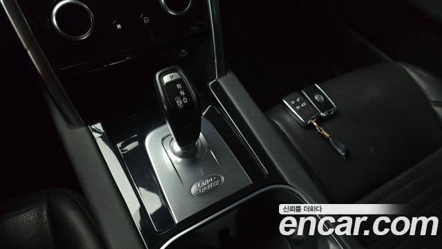 Land Rover Discovery Sport 2021 — Фото 9/20