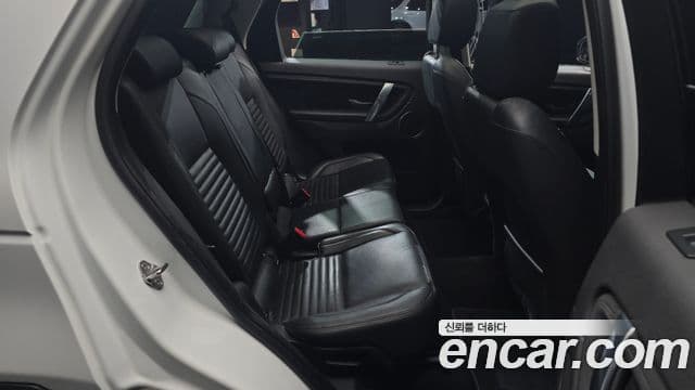 Land Rover Discovery Sport 2021 — Фото 12/20