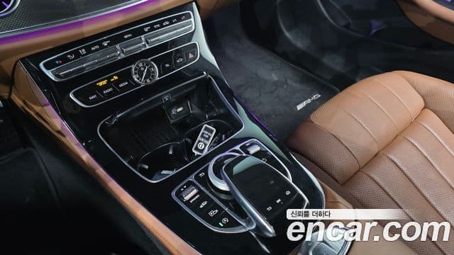 Mercedes-Benz E-Class 2020 — ფოტო 17/20
