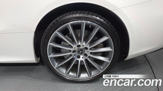 Mercedes-Benz E-Class 2020 — Photo 11/30