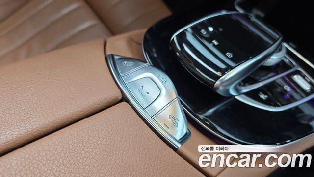 Mercedes-Benz E-Class 2020 — Photo 19/30