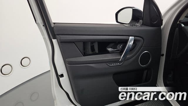 Land Rover Discovery Sport 2022 — Photo 31/38