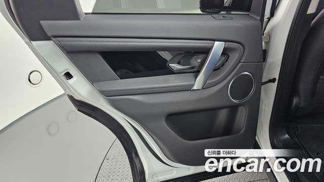 Land Rover Discovery Sport 2022 — Photo 9/38