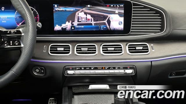 Mercedes-Benz GLE-Class 2024 — Photo 18/20