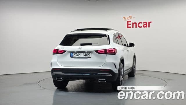 Mercedes-Benz GLA-Class 2021 — Фото 4/20