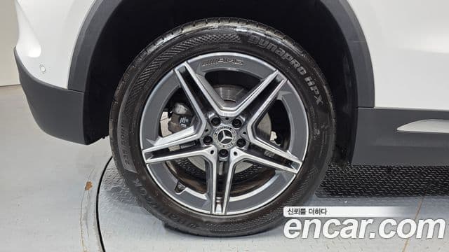 Mercedes-Benz GLA-Class 2021 — Фото 5/20