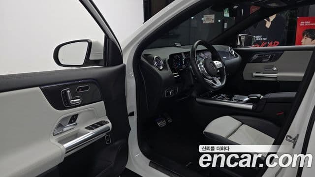 Mercedes-Benz GLA-Class 2021 — Фото 10/20