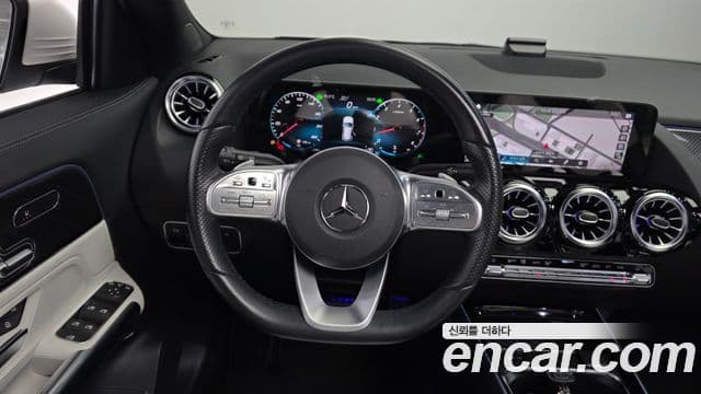 Mercedes-Benz GLA-Class 2021 — Фото 13/20