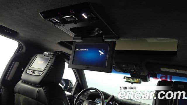 Cadillac Escalade 2018 — Şəkil 17/20