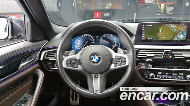BMW 5 Series 2018 — Фото 13/20