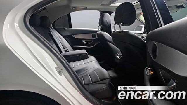 Mercedes-Benz C-Class 2018 — Şəkil 11/20
