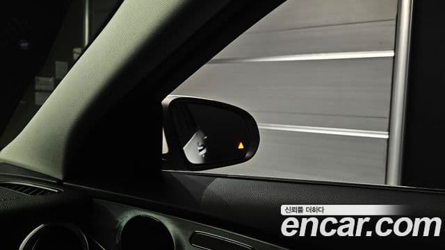 Mercedes-Benz C-Class 2018 — Şəkil 17/20