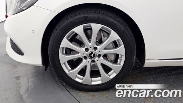 Mercedes-Benz E-Class 2020 — ფოტო 5/20
