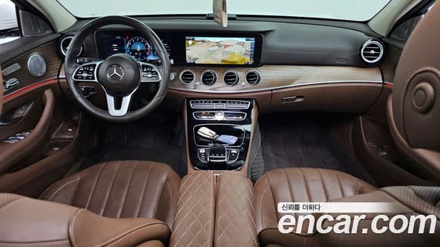 Mercedes-Benz E-Class 2020 — ფოტო 7/20