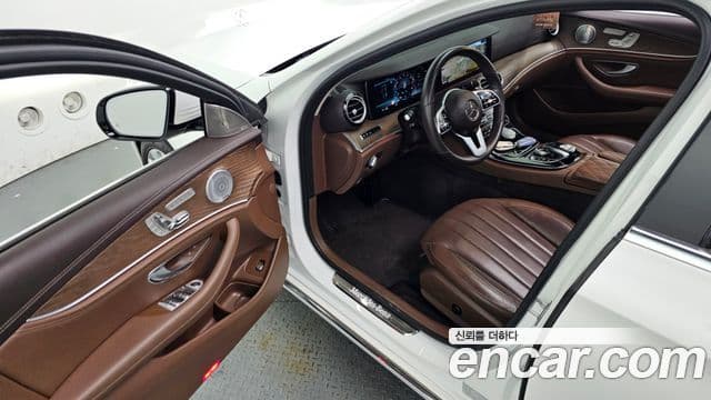Mercedes-Benz E-Class 2020 — ფოტო 10/20