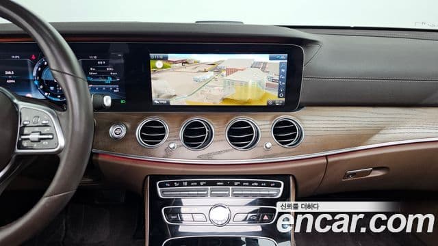 Mercedes-Benz E-Class 2020 — ფოტო 12/20