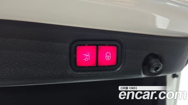 Mercedes-Benz E-Class 2020 — ფოტო 15/20