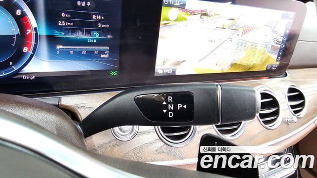 Mercedes-Benz E-Class 2020 — ფოტო 17/20