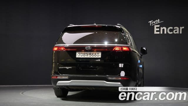 Kia Carnival 2021 — Фото 4/20