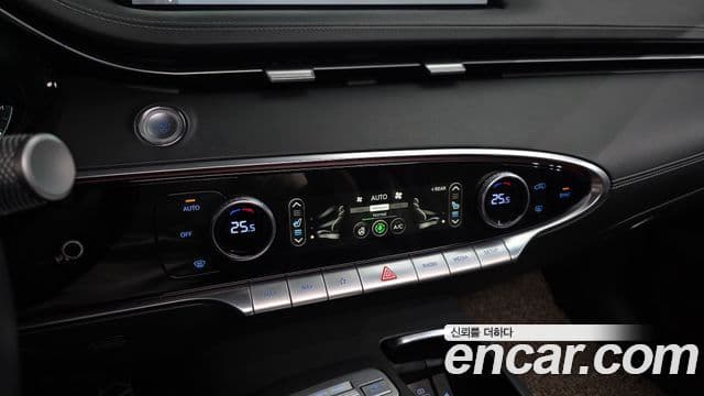 Genesis GV70 2021 — ფოტო 17/20
