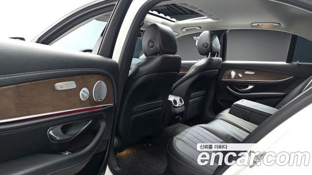 Mercedes-Benz E-Class 2018 — Şəkil 8/20