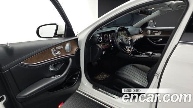Mercedes-Benz E-Class 2018 — Şəkil 9/20